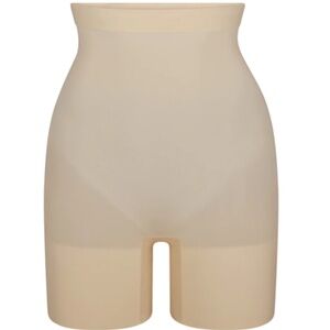 NWOT SKIMS "Everyday Sculpt" High-Waisted Mid Thigh Short in Sand
